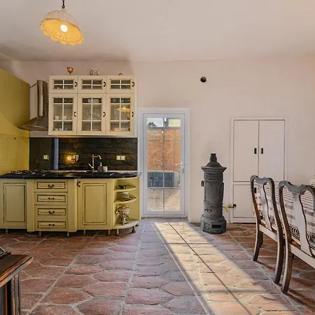 Apartment Cont Inchis Goli *